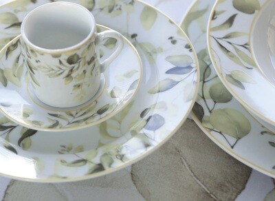 Servizio piatti 18 pz in porcellana 